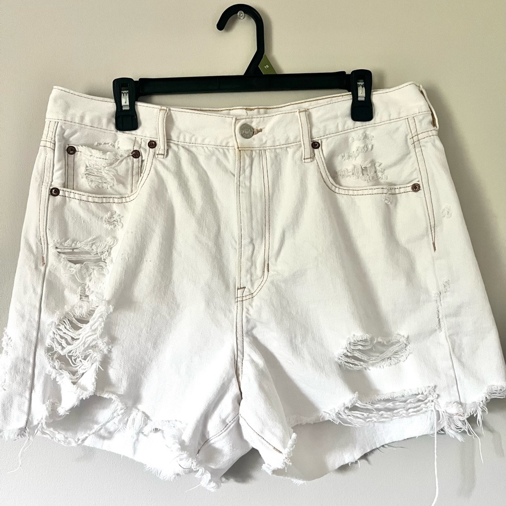 American Eagle White Distressed Women Shorts